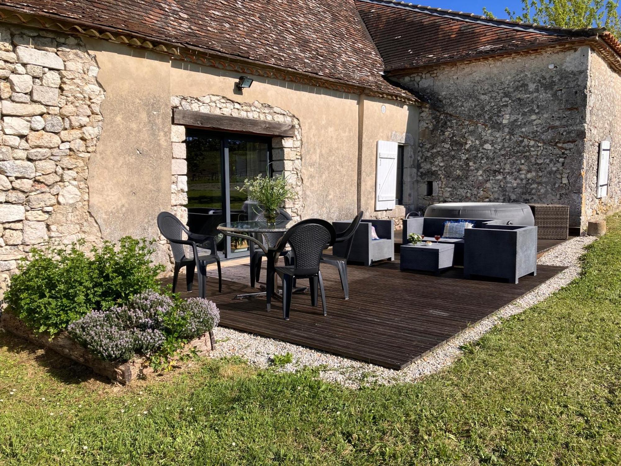 Perigourdine Avec Spa Et Vue Pomport Εξωτερικό φωτογραφία